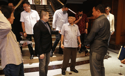 Executive Chairman MNC Group Hary Tanoesoedibjo berfoto bersama Ketua Dewan Pers Prof. Dr. H. Azyumardi Azra beserta jajaran kepengurusan baru.