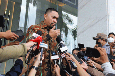 Ketua Pelaksana Formula E Ahmad Sahroni memberikan keterangan kepada wartawan di Jakarta, Rabu (1/6/2022).