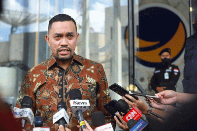 Ketua Pelaksana Formula E Ahmad Sahroni memberikan keterangan kepada wartawan di Jakarta, Rabu (1/6/2022).