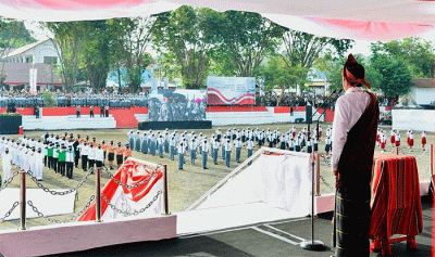 Presiden Joko Widodo menjadi inspektur upacara Peringatan Hari Lahir Pancasila Tahun 2022 yang digelar di Lapangan Pancasila, Kabupaten Ende, Rabu (1/6/2022).