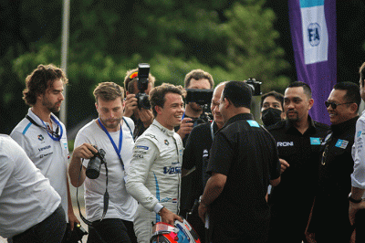Meet and Greet dengan Pembalap Formula E di Monumen Nasional (Monas), Jakarta, Kamis (2/6/2022).