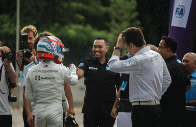 Meet and Greet dengan Pembalap Formula E di Monumen Nasional (Monas), Jakarta, Kamis (2/6/2022).