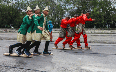 Utusan 15 kabupaten/kota di Sumsel mengikuti berbagai lomba permainan rakyat olahraga tradisional pada Pekan Kebudayaan Daerah Sumatera Selatan 2022.