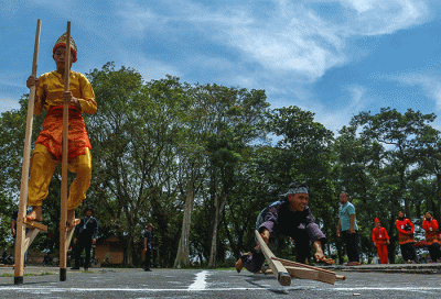 Utusan 15 kabupaten/kota di Sumsel mengikuti berbagai lomba permainan rakyat olahraga tradisional pada Pekan Kebudayaan Daerah Sumatera Selatan 2022.