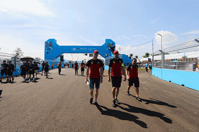Sejumlah pembalap dan tim Formula E melakukan Track Walk H-1 jelang balapan di Jakarta International E-Prix Circuit (JIEC), Ancol, Jakarta Utara.