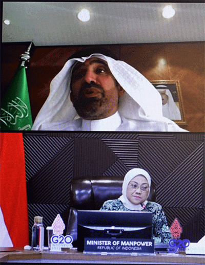Menaker Ida Fauziyah ketika melakukan pertemuan dengan Menteri Tenaga Kerja dan Pembangunan Arab Saudi Ahmed Al-Rajhi secara virtual, Jumat (3/6/2022).