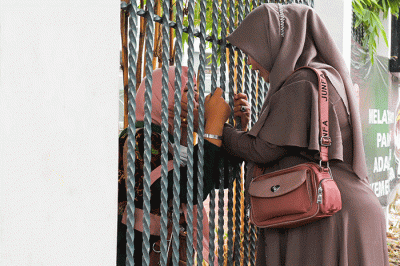 Ratusan calon Jamaah Haji tiba untuk menjalani karantina di Asrama Haji Pondok Gede, Jakarta Timur, Senin (6/6/2022).