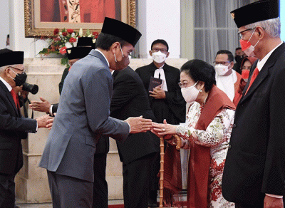 Presiden Jokowi melantik dan mengambil sumpah Dewan Pengarah, Kepala, dan Wakil Kepala Badan Pembinaan Ideologi Pancasila periode 2022-2027 di Istana Negara.
