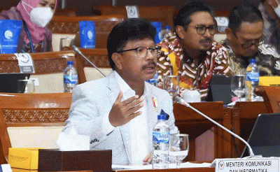 Menteri Komunikasi dan Informatika Johnny G. Plate saat rapat kerja dengan Komisi I DPR RI di Jakarta, Rabu (8/6/2022).