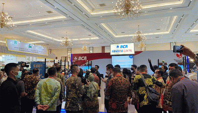 EVP Commercial dan SME BCA Freddy Iman (kiri) saat acara gelaran Indonesia Maju Expo dan Forum.