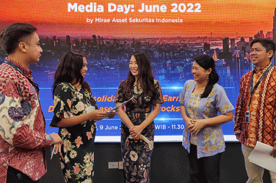 PT Mirae Asset Sekuritas Indonesia saat memaparkan optimistis pasar saham di Jakarta, Kamis (9/6/2022).