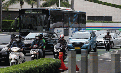 Bus Transjakarta melintas di kawasan Bundaran HI, Jakarta, Rabu (8/6/2022).