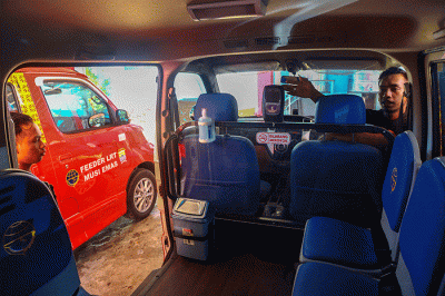 Sebanyak 28 unit angkutan kota dari Kementerian Perhubungan RI yang akan beroperasi melayani moda transportasi terintegrasi Bus, dan Light Rail Trasit (LRT).