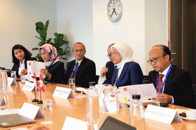 Menteri Ketenagakerjaan Ida Fauziyah melakukan pertemuan bilateral dengan Sekretaris Sekretariat Negara Bidang Ekonomi Swiss, Boris Zürcher.