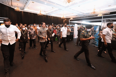 Presiden Joko Widodo memberikan sambutan saat pembukaan perayaan HUT ke-50 Himpunan Pengusaha Muda Indonesia (Hipmi) di Jakarta Convention Center.