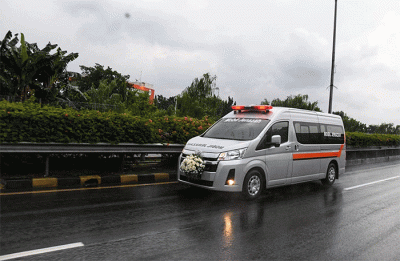 Jenazah putra sulung Gubernur Jawa Barat Ridwan Kamil, Emmeril Kahn Mumtadz atau Eril, tiba di tanah air, Minggu (12/6/2022).
