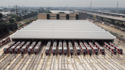 Rangkaian kereta LRT (Light Rail Transit) terparkir di Depo Jatimulya, Bekasi, Jawa Barat, Senin (13/6/2022).