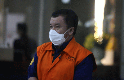Terdakwa Fungsional Pemeriksa Pajak pada Kanwil DJP Jawa Barat II Alfred Simanjuntak, menjalani pemeriksaan di Gedung KPK Merah Putih, Jakarta.