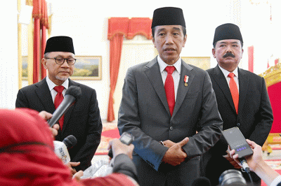 Presiden Joko Widodo resmi melantik Zulkifli Hasan sebagai Menteri Perdagangan untuk sisa masa jabatan periode tahun 2019-2024, di Istana Negara Jakarta.