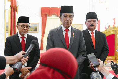 Presiden Joko Widodo resmi melantik Zulkifli Hasan sebagai Menteri Perdagangan untuk sisa masa jabatan periode tahun 2019-2024, di Istana Negara Jakarta.