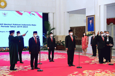 Presiden Joko Widodo resmi melantik dua figur menteri dan tiga figur wakil menteri Kabinet Indonesia Maju untuk sisa masa jabatan periode tahun 2019-2024.