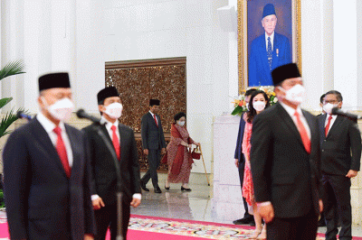Presiden Joko Widodo resmi melantik dua figur menteri dan tiga figur wakil menteri Kabinet Indonesia Maju untuk sisa masa jabatan periode tahun 2019-2024.