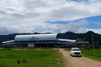 Suasana Proyek Pengerjaan stasiun kereta api Pangkajene, Kabupaten Pangkep, Kamis (16/6/2022).