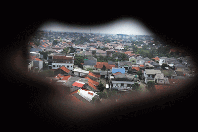 Deretan permukiman warga terlihat dari ketinggian di kawasan Kota Bekasi, Jawa Barat, Sabtu (18/6/2022).