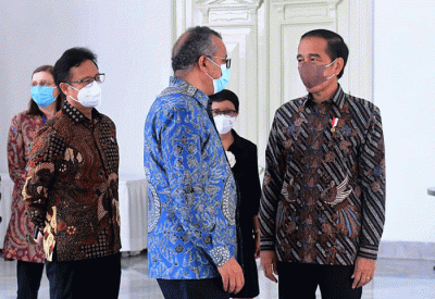 Presiden Joko Widodo menerima kunjungan kehormatan Direktur Jenderal Organisasi Kesehatan Dunia (WHO) Tedros Adhanom Ghebreyesus di Istana Merdeka.