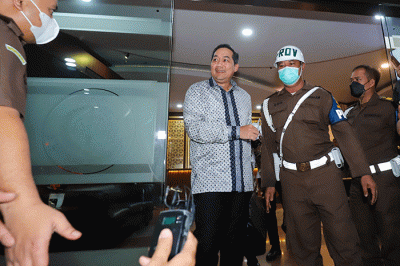 Mantan Menteri Perdagangan Muhammad Lutfi memberikan keterangan usai menjalani pemeriksaan di gedung Kejaksaan Agung, Jakarta Selatan, Rabu (22/6/2022).