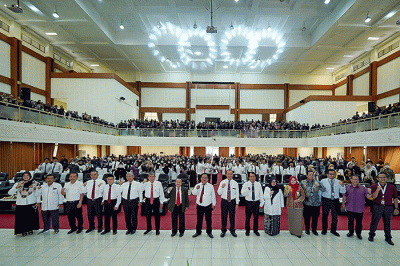 Ribuan mahasiswa menghadiri seminar Membangun Optimisme Individu, Masyarakat dan Bangsa dalam Menyongsong cita-cita Emas Indonesia Tahun 2045.