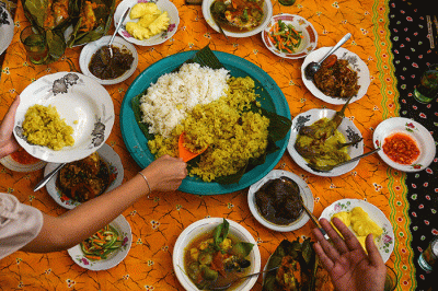 Tradisi makan bersama ala masyarakat Palembang yang dikenal dengan ngidang, yang dalam bahasa Indonesia berarti menghidangkan.