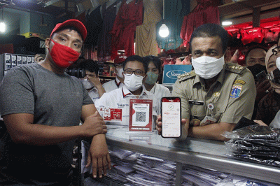Digitalisasi transaksi di Pasar Perumnas Klender bersama Bank Indonesia Perwakilan DKI Jakarta, Senin (27/6/2022).