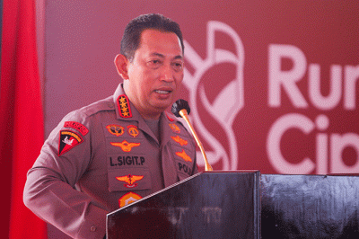 Kapolri Jenderal Listyo Sigit Prabowo meresmikan Rumah Kebangsaan Cipayung bersama dengan mahasiswa yang tergabung dalam Kelompok Cipayung Plus.