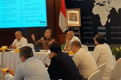 Menteri Perdagangan (Mendag) Zulkifli Hasan (Zulhas) menerima audiensi asosiasi produsen minyak goreng di Kementerian Perdagangan di Jakarta.