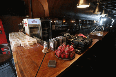 Suasana Bar Holywings di kawasan Epicsentrum, Jakarta, Selasa (28/6/2022).