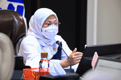 Menteri Ketenagakerjaan Ida Fauziyah, mengadakan Rapat Kerja bersama para Pejabat Tinggi Madya Kementerian Ketenagakerjaan di Jakarta.