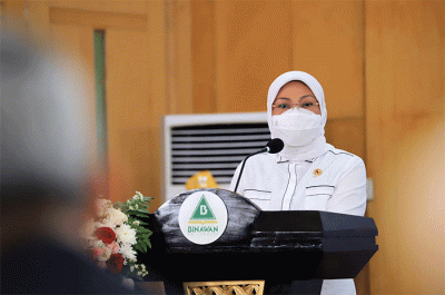 Menteri Ketenagakerjaan Ida Fauziyah melepas 150 tenaga profesional kesehatan Indonesia ke Kerajaan Arab Saudi di Aula Universitas Binawan.