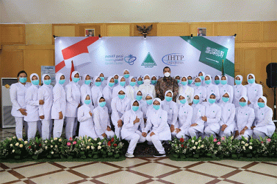 Menteri Ketenagakerjaan Ida Fauziyah melepas 150 tenaga profesional kesehatan Indonesia ke Kerajaan Arab Saudi di Aula Universitas Binawan.