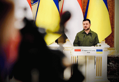 Presiden Joko Widodo mengadakan pertemuan dengan Presiden Ukraina, Volodymyr Zelenskyy, di Istana Maryinsky, Kyiv, Ukraina, Rabu (29/6/2022).