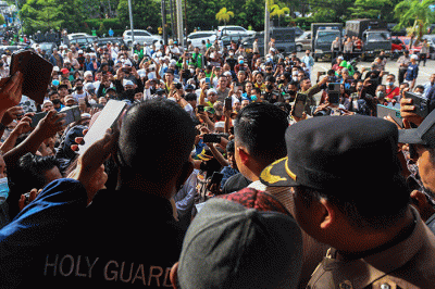 Aksi damai ratusan massa yang tergabung dalam Aliansi Masyarakat Anti Maksiat (Amanat) yang menolak Holywings di Palembang, Rabu (29/6/2022).