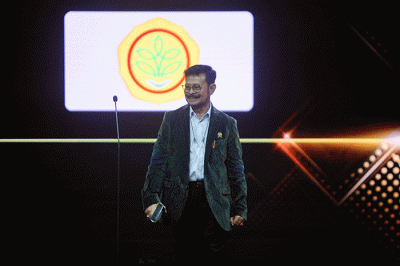 Menteri Pertanian Syahrul Yasin Limpo saat menerima penghargaan iNews Maker Awards 2022 di iNews Tower, Jakarta Pusat, Kamis (30/6/2022).