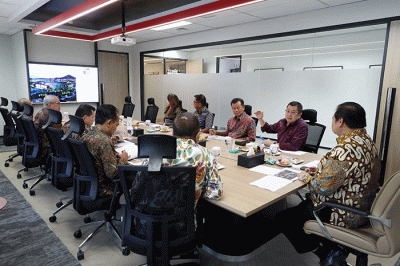 Pembahasan perkembangan KEK Lido, di kantor Sekretariat Jenderal Dewan Nasional KEK.