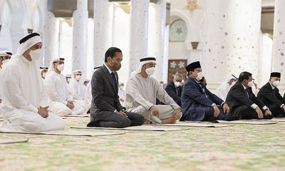 Selepas salat Jumat, Prabowo mendampingi Jokowi dalam pertemuan dengan Presiden MBZ di Istana Al Shatie.