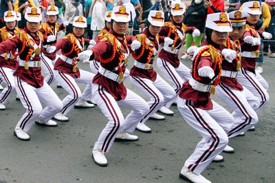 Aksi sejumlah polisi cilik (Pocil) di kawasan Car Free Day (CFD) kawasan Bundaran HI, Jakarta, Minggu (3/7/2022).