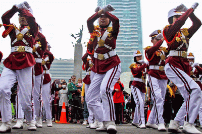Aksi sejumlah polisi cilik (Pocil) di kawasan Car Free Day (CFD) kawasan Bundaran HI, Jakarta, Minggu (3/7/2022).