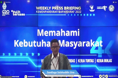 Menteri Pariwisata dan Ekonomi Kreatif/Kepala Badan Pariwisata dan Ekonomi Kreatif Sandiaga Salahuddin Uno dalam 