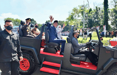 Presiden Joko Widodo memimpin jalannya Upacara Peringatan ke-76 Hari Bhayangkara Tahun 2022 yang digelar di Lapangan Bhayangkara, Akademi Kepolisian.