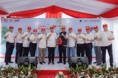 Penanaman 5.000 bibit Mangrove dalam Rangka Peringatan 2 Dekade Gerakan APU PPT di Kawasan Ekowisata Mangrove Pantai Indah Kapuk, Jakarta, Rabu (6/7/2022).