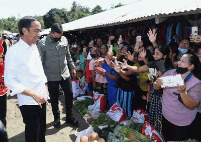 Mengawali kunjungan kerjanya di Provinsi Sumatra Utara, Presiden Joko Widodo mengunjungi Pasar Alasa di Kabupaten Nias Utara, Rabu (6/7/2022).